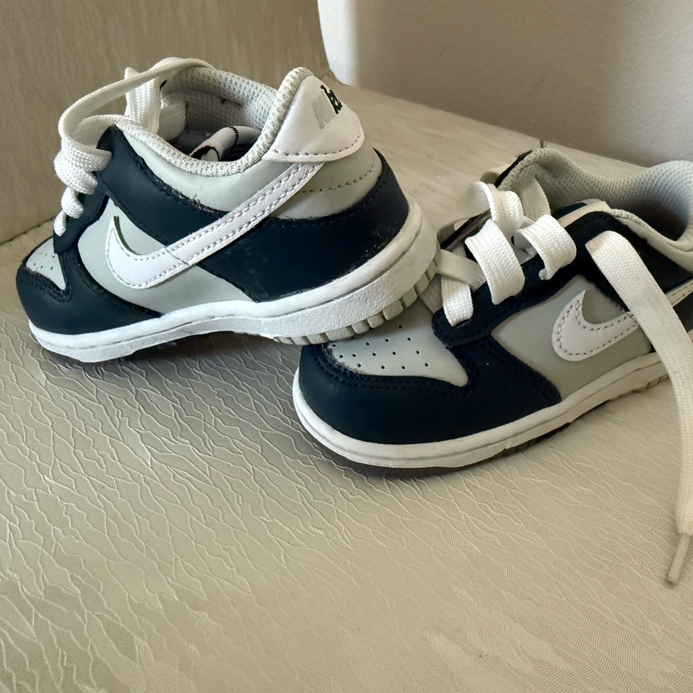 Nike Black and White Sneakers for Everyday Comfort